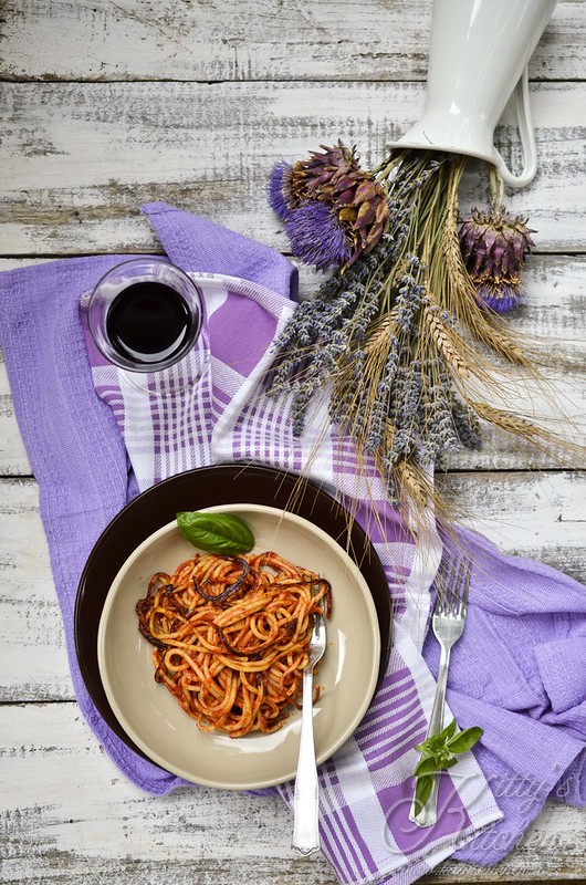 4 libri da leggere sotto l’ombrellone, spaghetti all’assassina incluso