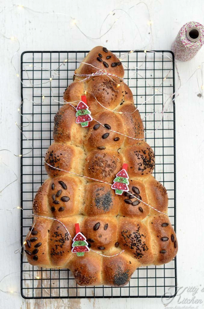Albero di Natale di panini ai semi