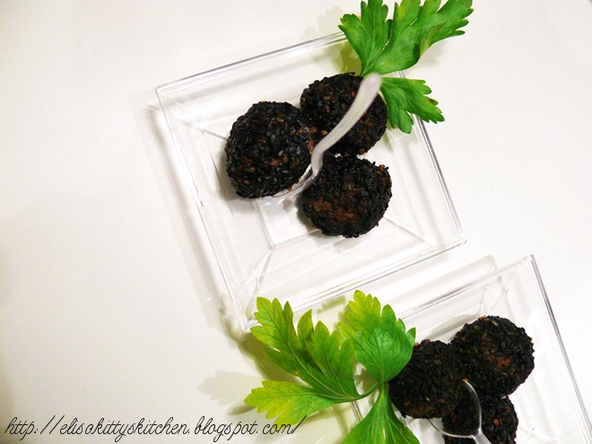 Albondigas al sesamo nero
