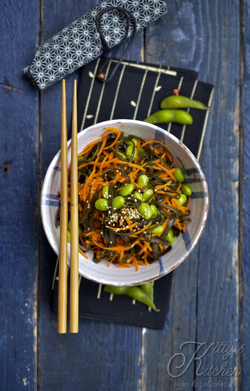 Alga spaghetti, carote e edamame