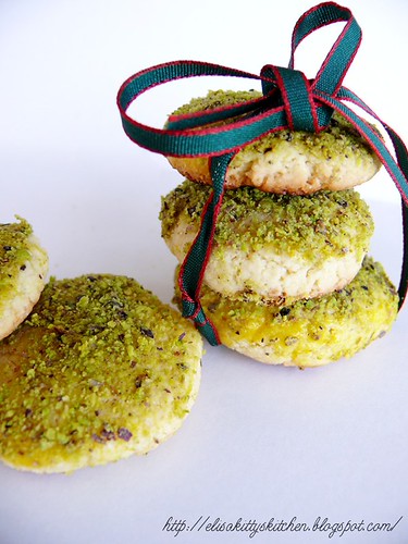 Biscotti alle mandorle e pistacchi di Bronte tritati