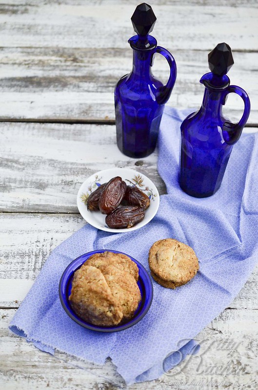 Biscotti di riso, fiocchi d’avena e datteri