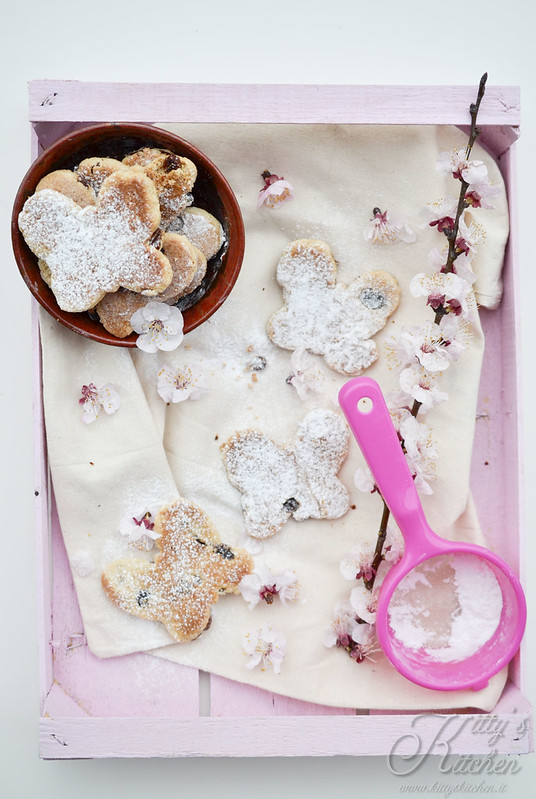 Biscotti in padella con crusca d’avena e uvetta