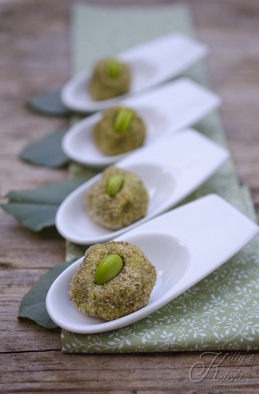 Bocconcini di fave arrostite e pecorino