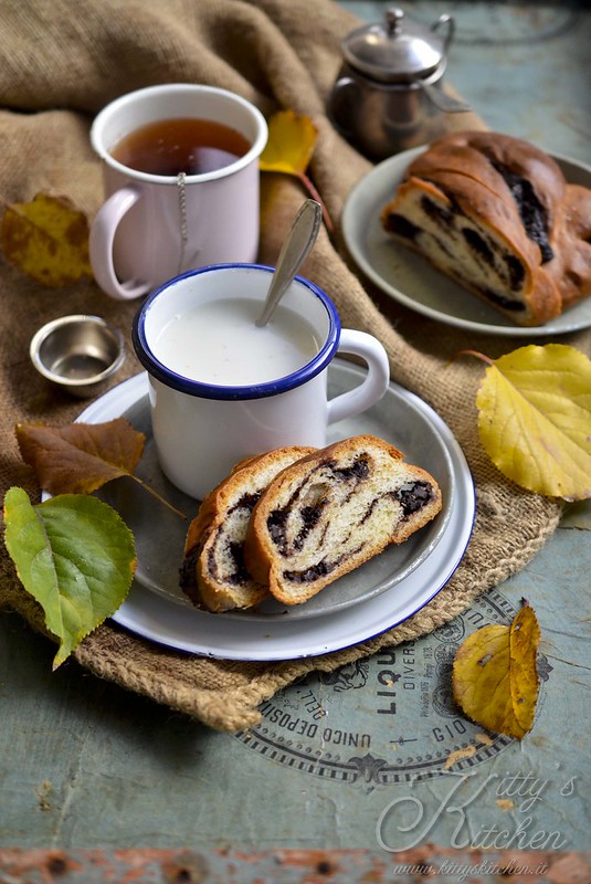 Brioche arrotolata cioccolato e nocciole