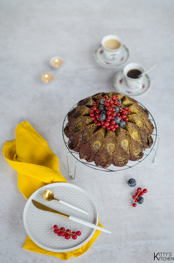 Bundt cake al cacao e polvere d’oro
