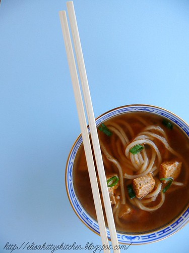 Canton noodle e tofu rosso in zuppa di miso