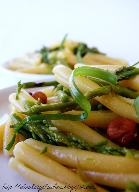 Casarecce con asparagi selvatici, cipollotto e nocciole