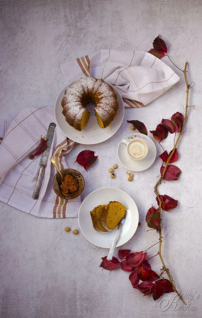 Ciambella alla zucca, nocciole e yogurt