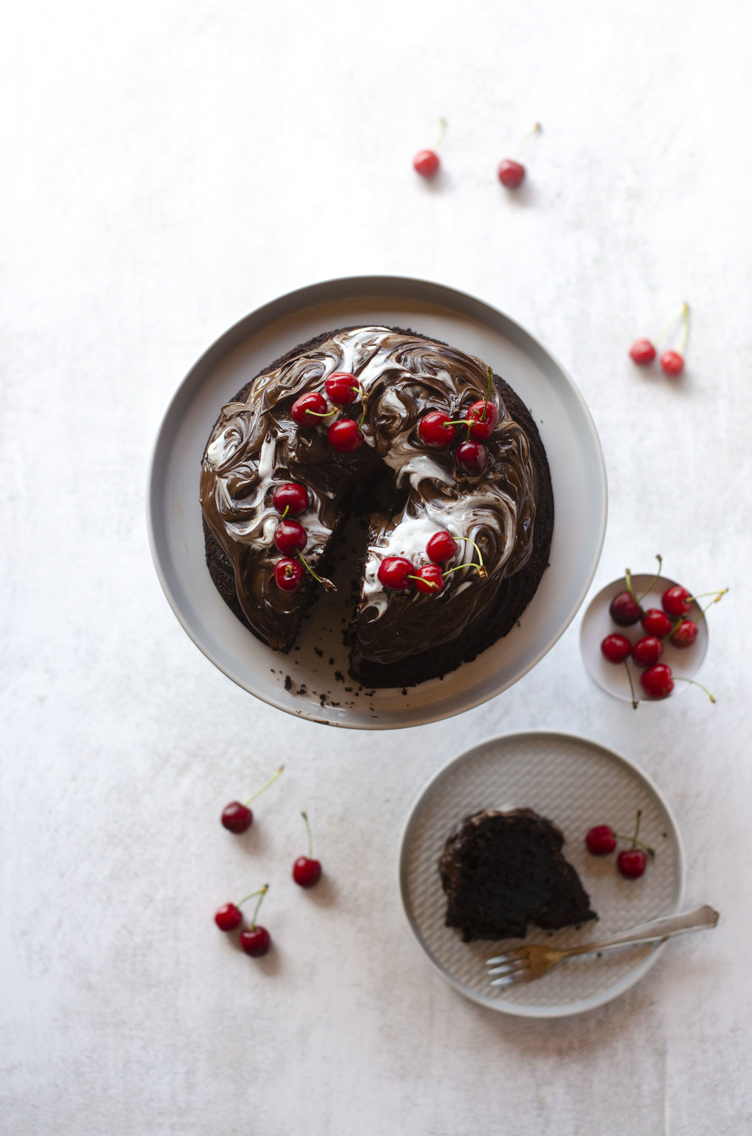 Ciambella cioccolato, yogurt e ciliegie