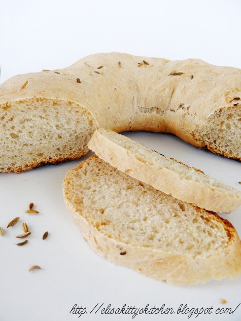 Ciambella di pane ai semi di finocchio