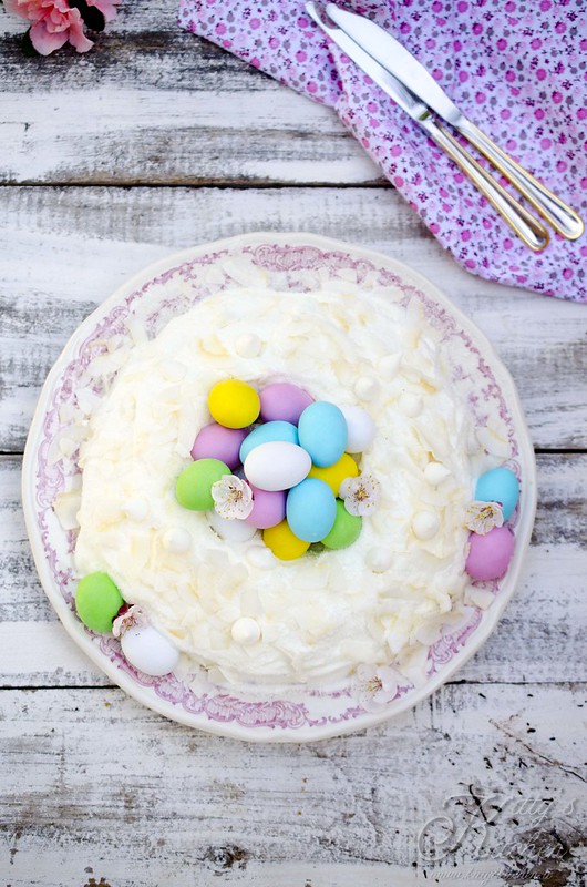 Ciambella di Pasqua al latte caldo e panna