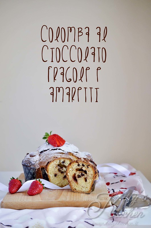 colomba al cioccolato, fragole e amaretti