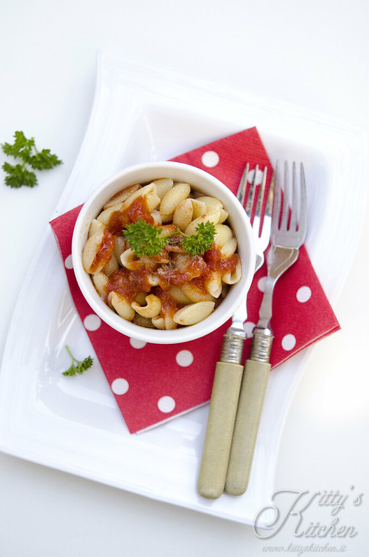 Conchiglie con Sugo di Acciughe