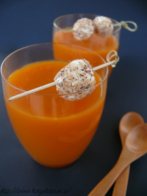 Crema di zucca con bolitas alla nocciola
