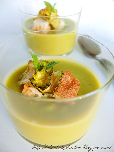 Crema di zucchine con crostini all’aglio e chips a scapece