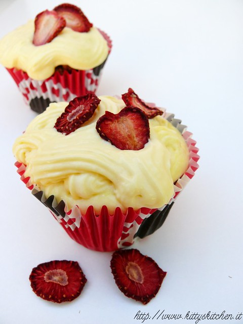 Cupcake farina di fragole e crema tiramisù alla panna