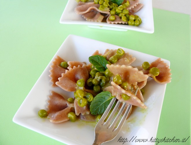 Farfalle al curry con piselli e menta