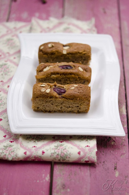 Financier con castagne, uva e avena