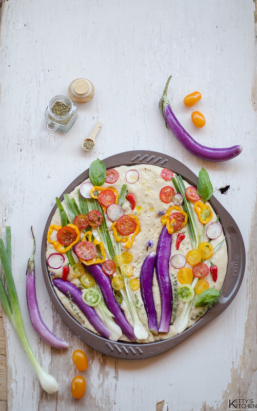focaccia decorata di solina e verdure