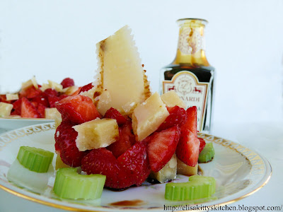 Fragole e pamigiano all’aceto balsamico