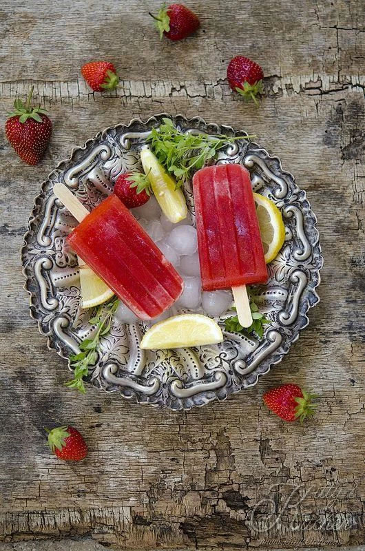 Ghiaccioli alla fragola e basilico
