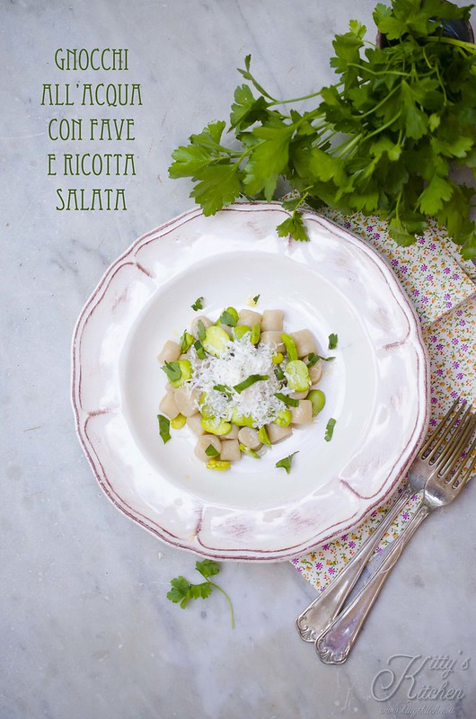 Gnocchi all’acqua con fave e ricotta salata