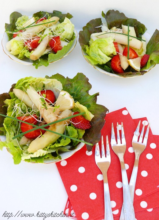 Insalata di asparagi bianchi e fragole al balsamico