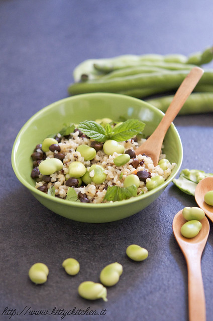 Insalata di bulgur, quinoa e fave