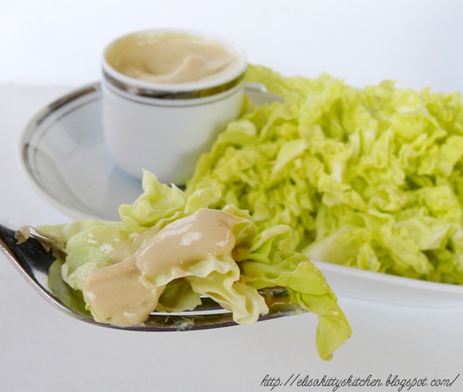 Insalata di cavolo verza con finta maionese