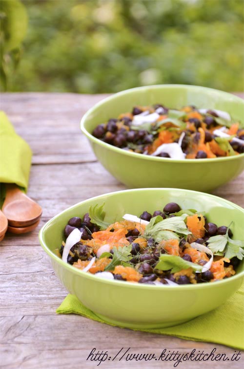 Insalata di ceci neri, zucca e odori