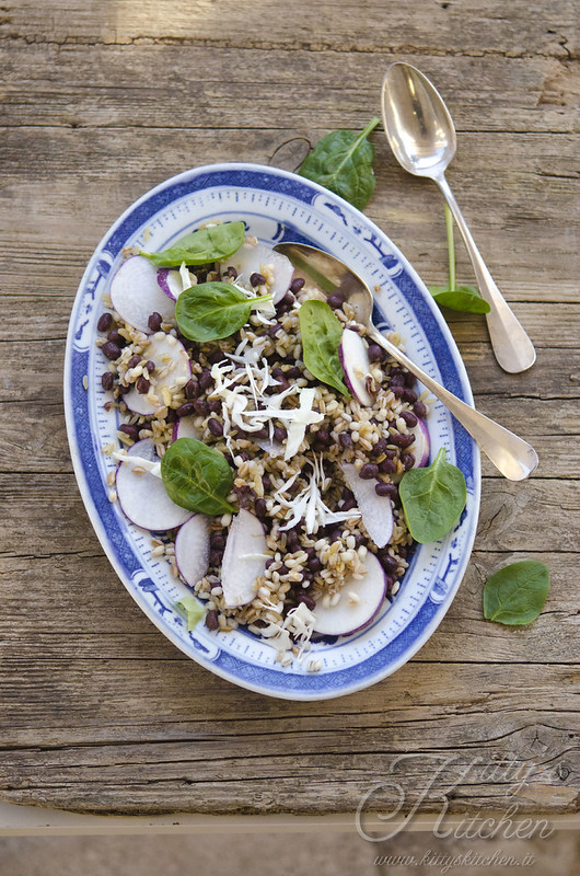 Insalata di cereali con adzuki e verdure