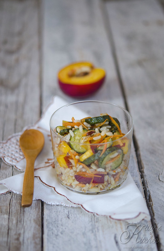 Insalata di Cereali con Zucchine e Pesche