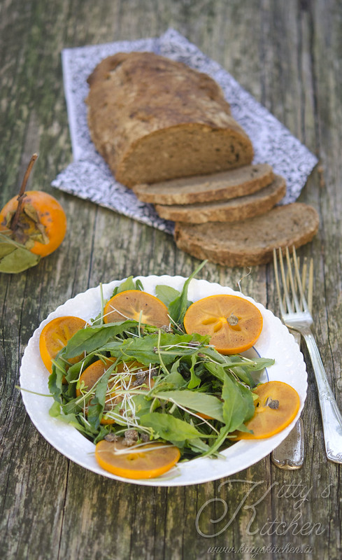 Insalata di raperonzoli, caki grigliati e capperi croccanti