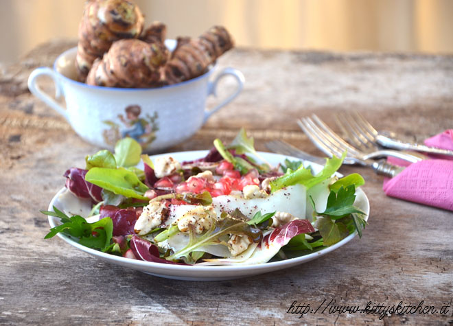 Insalata di topinambur, melagrana e noci fresche