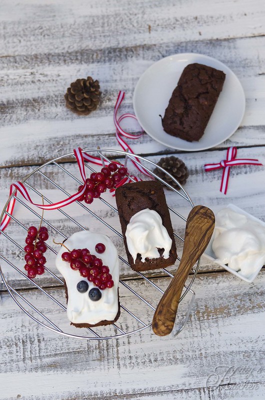 Festive and light banana cake