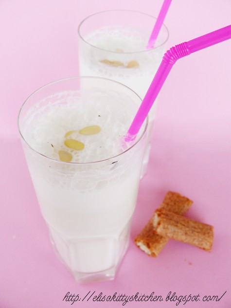 Milkshake crema alle mandorle e fava tonka