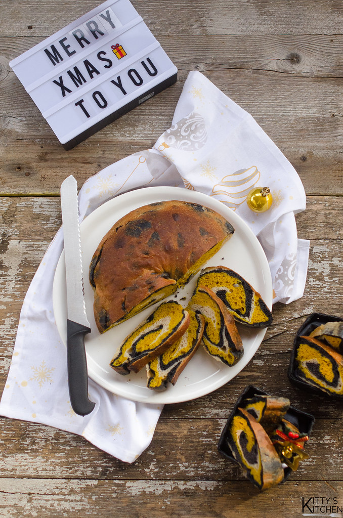 Pane curcuma e carbone vegetale