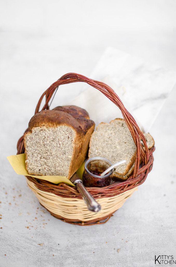 Pane di grano saraceno ai semi di sesamo