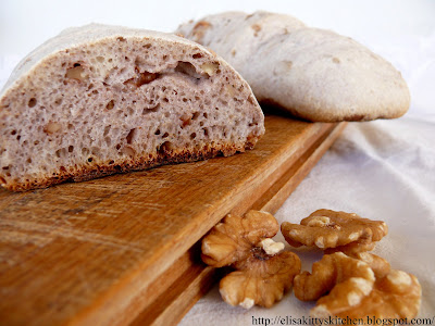 Pane integrale alle noci e miele con lievito madre