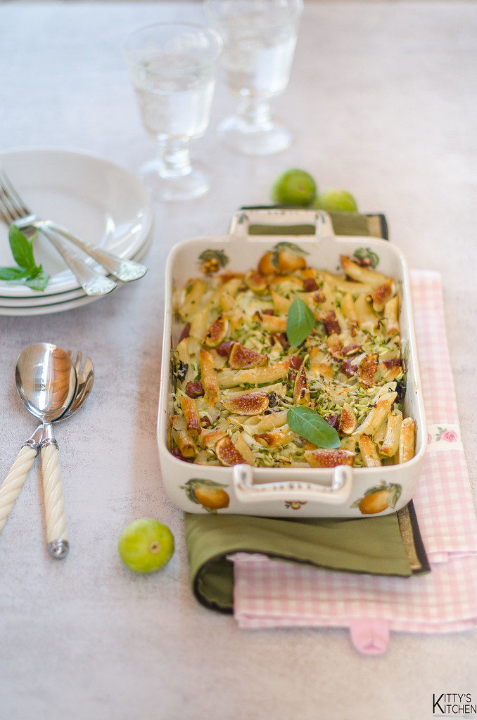 Pasta al forno con zucchine, soppressata e fichi