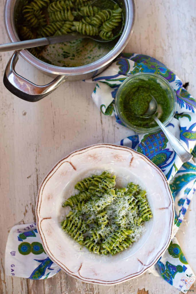 Pasta al pesto di pane di Massimo Bottura