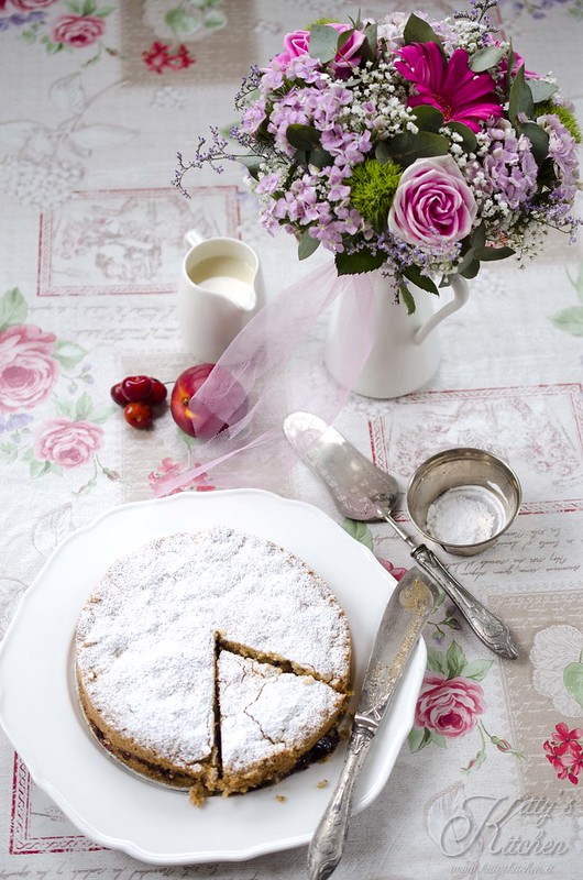 Peach and cherry streusel