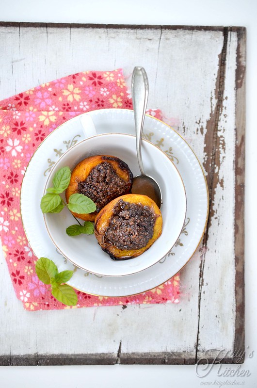 Pesche ripiene con amaretti all’olio extravergine