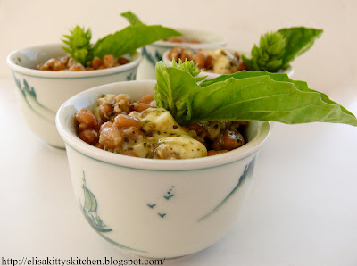 Piccole insalatine di farro con pesto alla genovese e brie