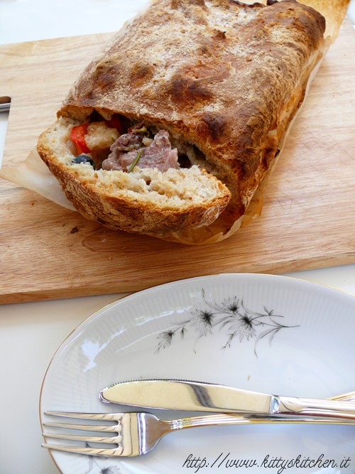 Pollo alla cacciatora con peperoni in crosta di pizza