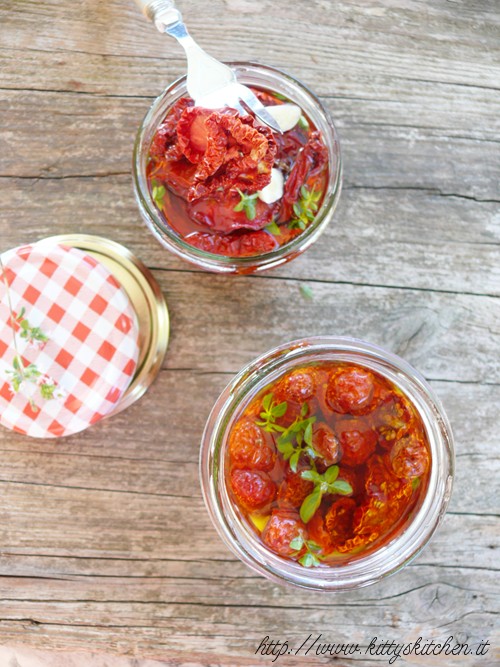 Pomodori secchi sott’olio con aglio e origano