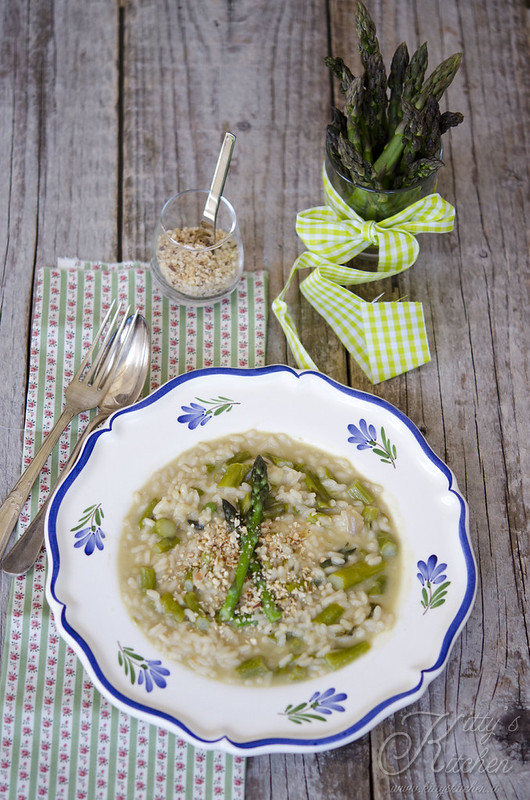 Risotto agli asparagi, pecorino e granella di nocciola