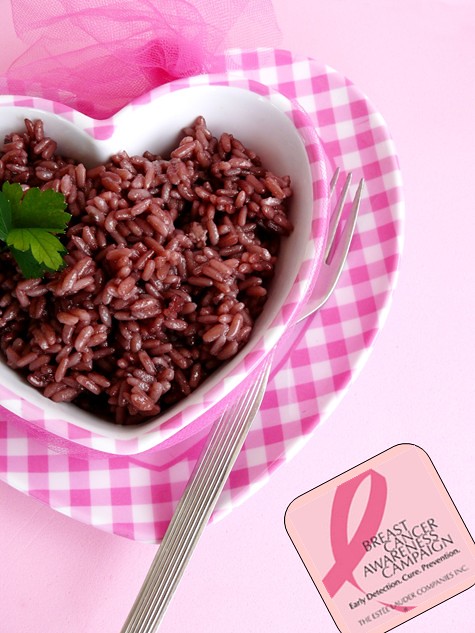 Risotto al vino rosso per la campagna nastro rosa