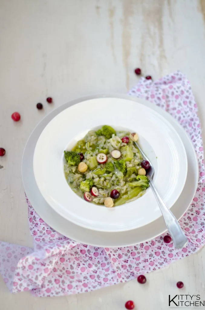 Risotto con broccoletti nocciole e cranberries